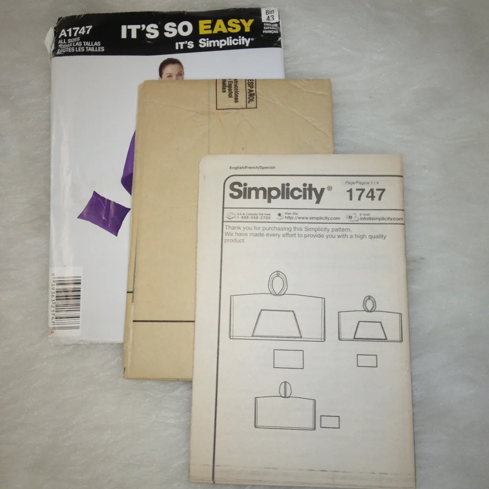 SIMPLICITY A1747 Stadium Poncho in 2 sizes and pillow. It's So Easy It's…